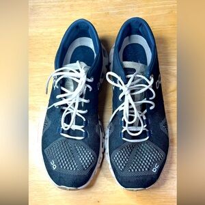 On Running Women's Sneakers Sz 71/2